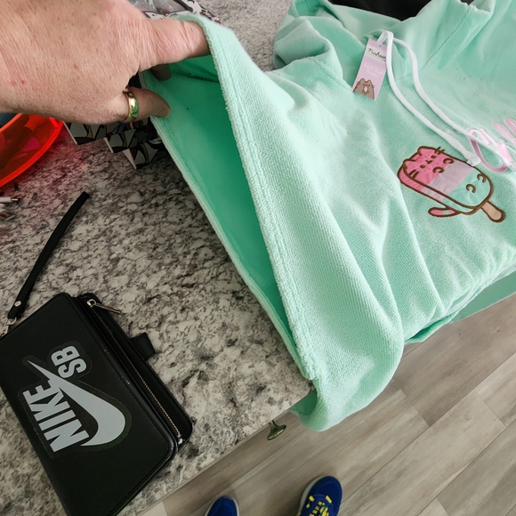 Pusheen Mint Green Robe with Ice Cream Design - Picture 3 of 7